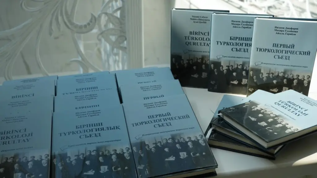 “Birinci Türkoloji Qurultay”