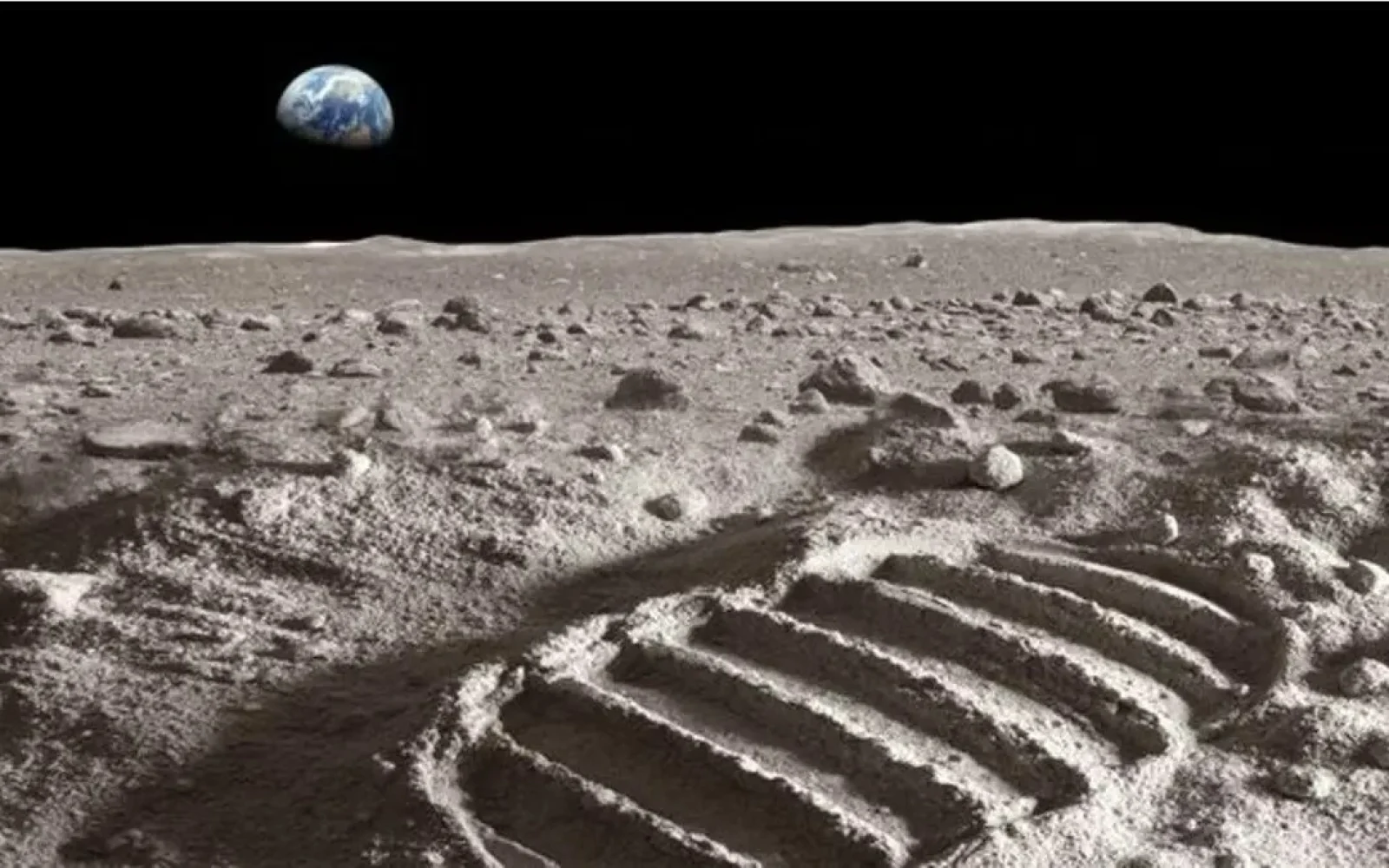 Ayda ayaqqabı izi, Ay, Ayaqqabı, Planet, Neil Armstronq