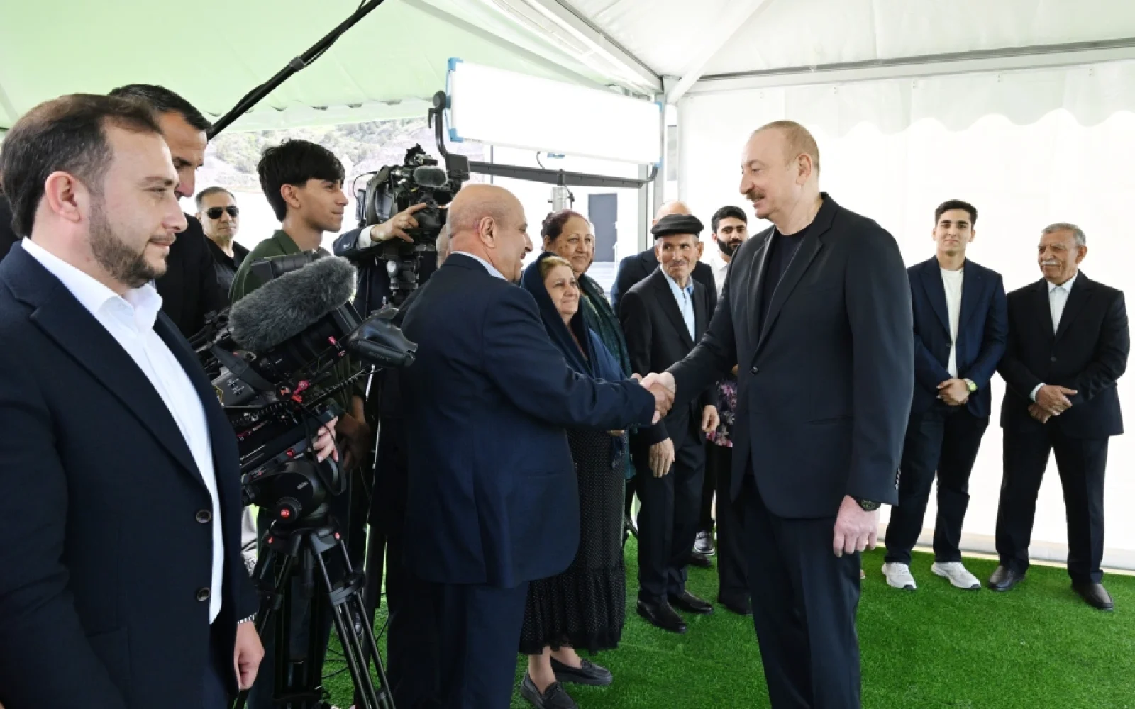 Laçının Bəylik kəndinə köçən sakinlərlə görüş, Laçın, Bəylik kəndi, Sakinlərlə görüş