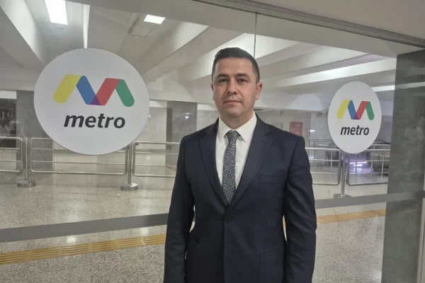 Bakı metrosunda doğulan körpə