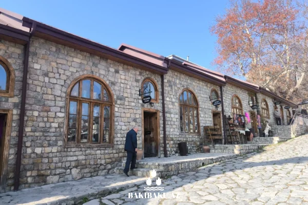 Dəmirçi Bazar küçəsi, Basqal