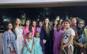 Leyla Əliyeva və Arzu Əliyeva Dəkkədə, Leyla Əliyeva, Arzu Əliyeva, Banqladeş, Dəkkə şəhəri, "Shorkari Shishu Poribar" (Dövlət Uşaq Evi)