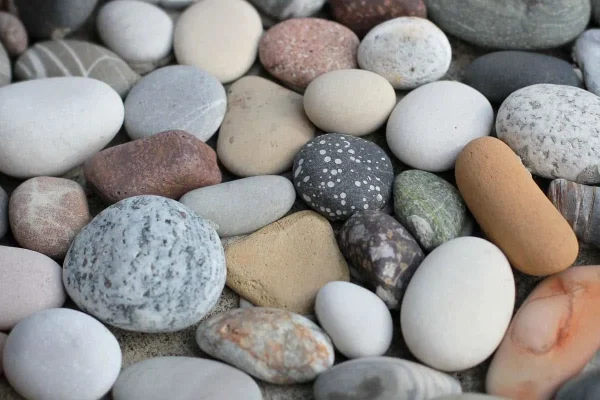 Bəzi daşlar “mahnı oxuyur”, Daş, Mahnı