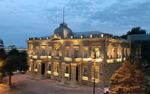 De Burun Sarayı  və ya Azərbaycan Milli İncəsənət Muzeyi, De Burun Sarayı, Azərbaycan Milli İncəsənət Muzeyi