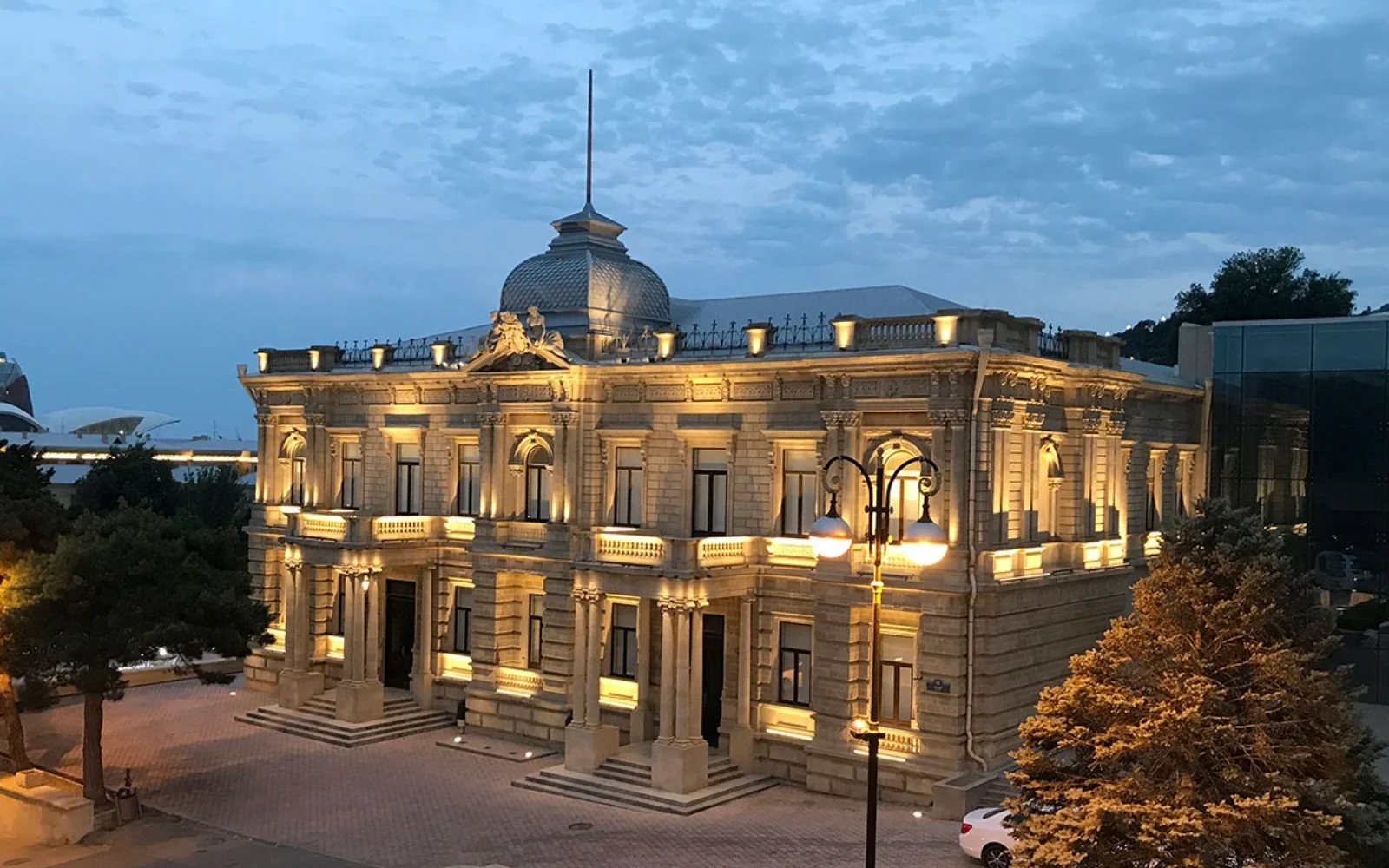 De Burun Sarayı  və ya Azərbaycan Milli İncəsənət Muzeyi, De Burun Sarayı, Azərbaycan Milli İncəsənət Muzeyi