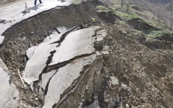 Əhmədlidə torpaq sürüşməsi, Əhmədli, Torpaq sürüşməsi