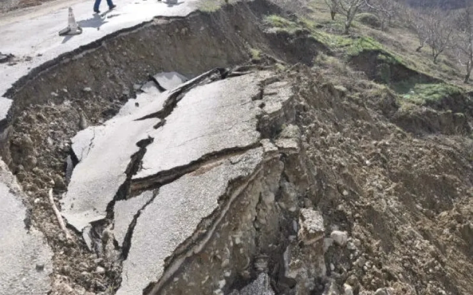 Əhmədlidə torpaq sürüşməsi, Əhmədli, Torpaq sürüşməsi