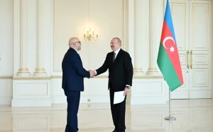 Fələstinin ölkəmizdə yeni təyin olunmuş səfirinin etimadnaməsini, Əhməd Metani, Fələstin