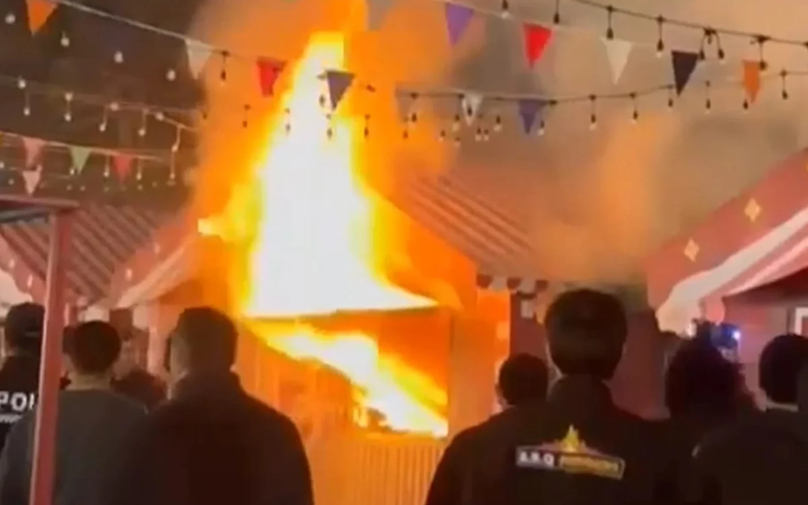 Fəvvarələr meydanında yanğın, "Soyuq əllər, isti ürəklər" yanğın, Yanğın, Fəvvarələr Meydanı