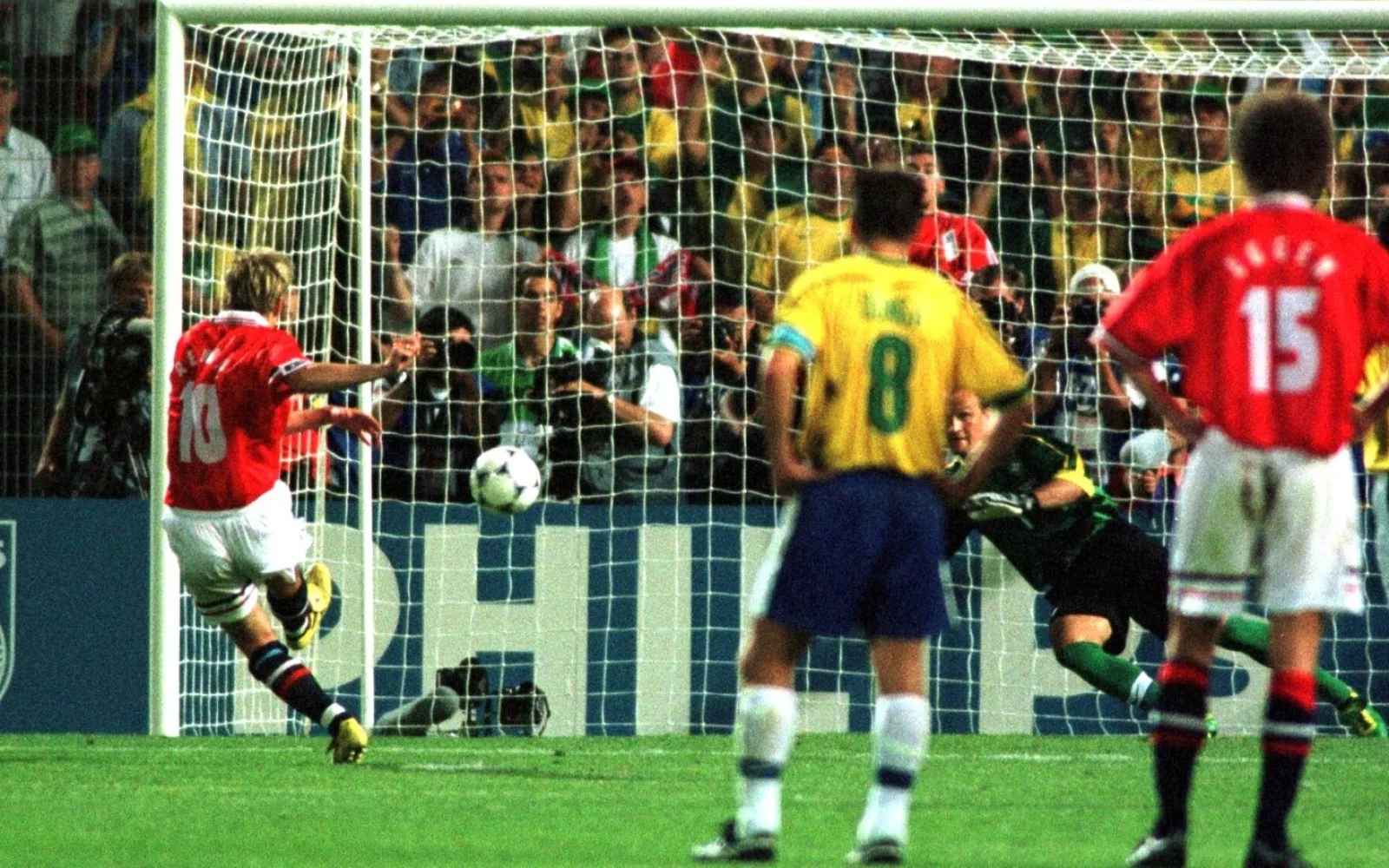 Məğlubiyyətsiz futbol, Norveç, Braziliya, Futbol