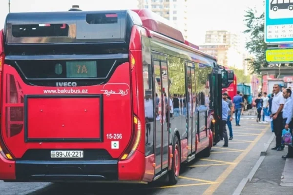 Bakının ictimai nəqliyyatı, İctimai nəqliyyat, Avtobus, Qatar, Metro