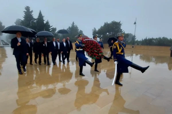 İranın xarici işlər naziri Bakıda, İran