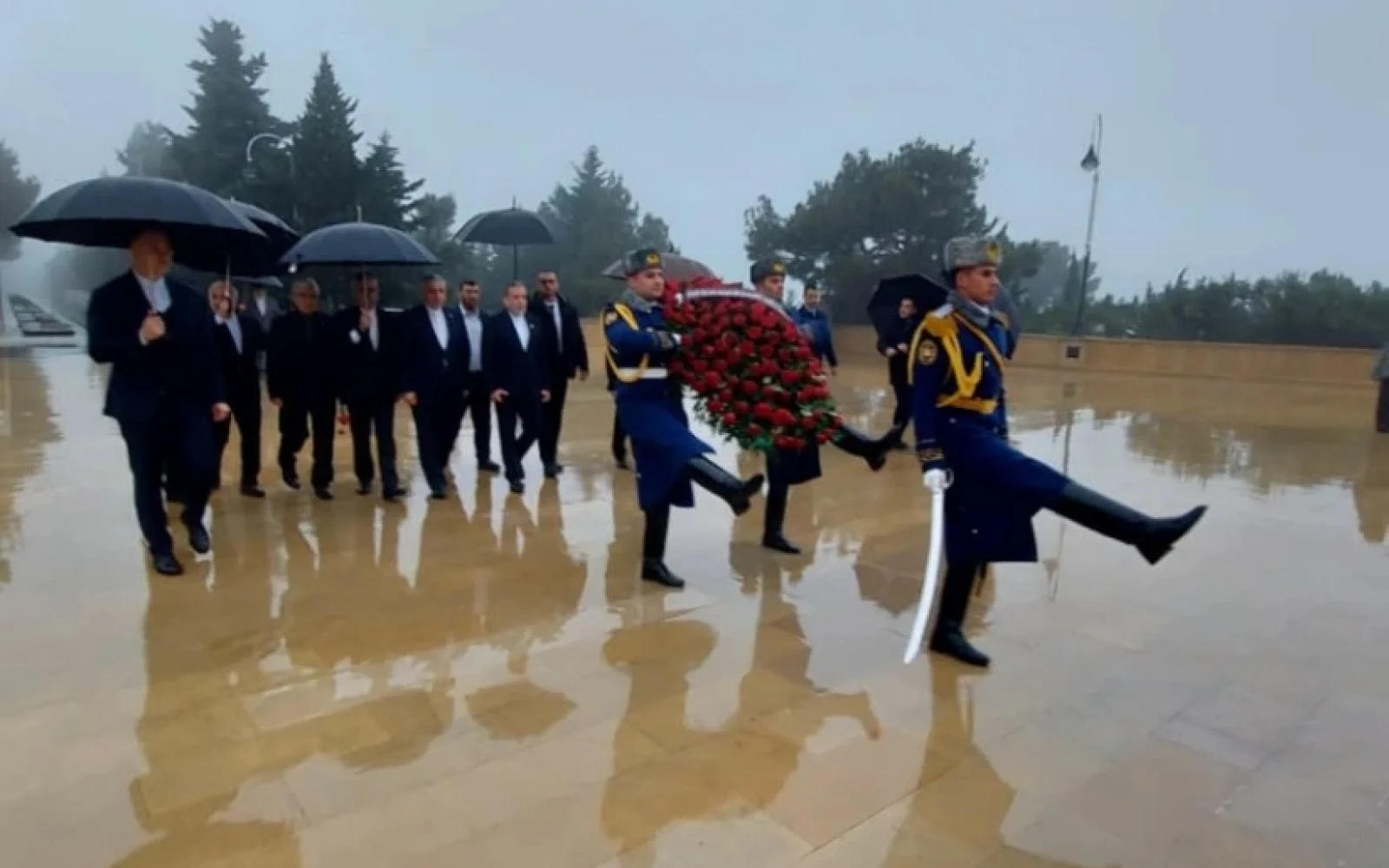 İranın xarici işlər naziri Bakıda, İran