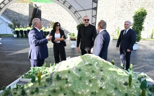 Prezident İlham Əliyev və birinci xanım Mehriban Əliyeva Toğanalı-Kəlbəcər-İstisu avtomobil yolunda, İlham Əliyev, Mehriban Əliyeva, Toğanalı-Kəlbəcər-İstisu avtomobil yolu