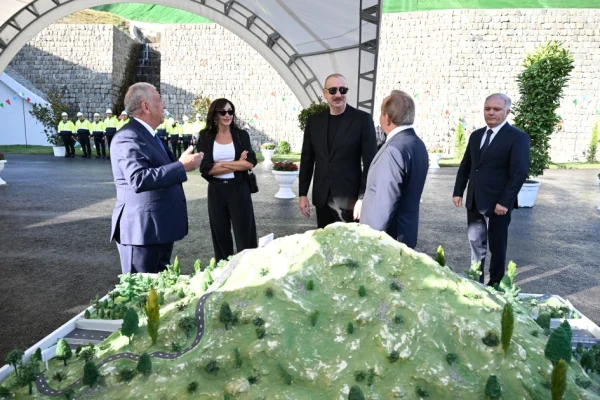 Prezident İlham Əliyev və birinci xanım Mehriban Əliyeva Toğanalı-Kəlbəcər-İstisu avtomobil yolunda, İlham Əliyev, Mehriban Əliyeva, Toğanalı-Kəlbəcər-İstisu avtomobil yolu