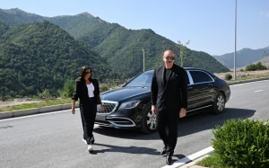 Prezident İlham Əliyev Kəlbəcər şəhərinin sakinləri ilə görüşüb, İlham Əliyev, Mehriban Əliyeva, Kəlbəcər