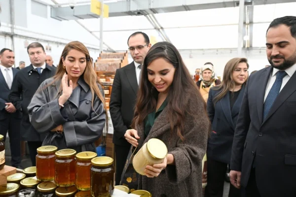 Arıçılıq məhsullarının sərgi-satış yarmarkası, Leyla Əliyeva, Arzu Əliyeva