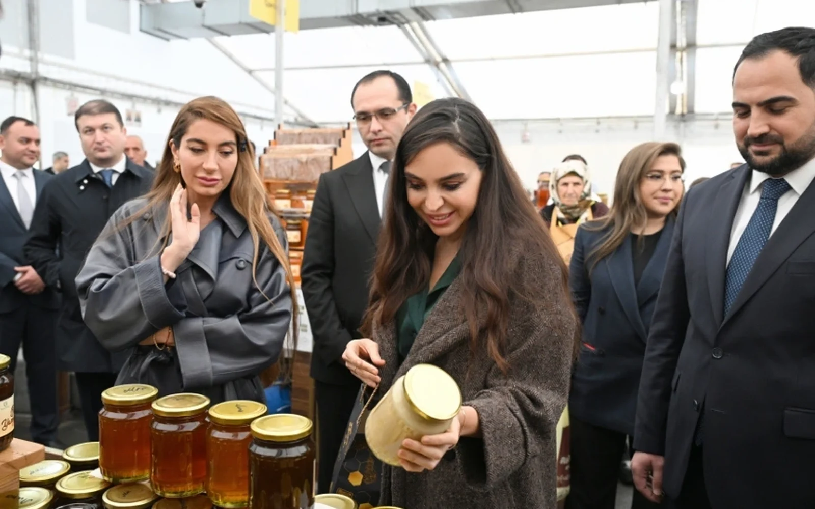 Arıçılıq məhsullarının sərgi-satış yarmarkası, Leyla Əliyeva, Arzu Əliyeva