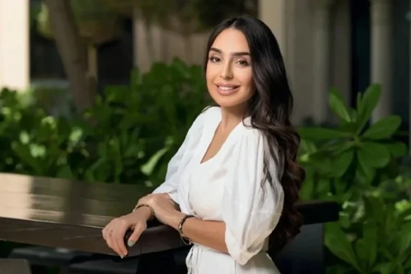 Leyla Əliyeva xalçaların toxunma prosesində, Leyla Əliyeva
