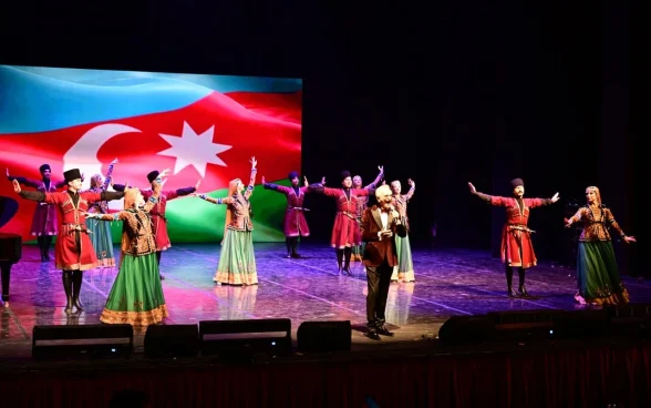 Azərbaycan incəsənət nümayəndələri