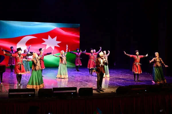 Azərbaycan incəsənət nümayəndələri