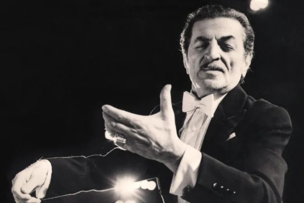 Maestro Niyazinin doğum günüdür, Maestro Niyazi