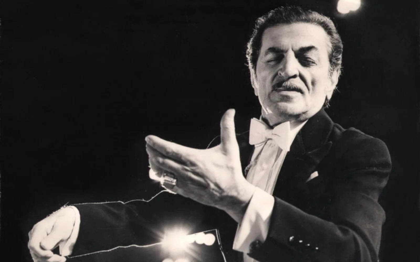 Maestro Niyazinin doğum günüdür, Maestro Niyazi