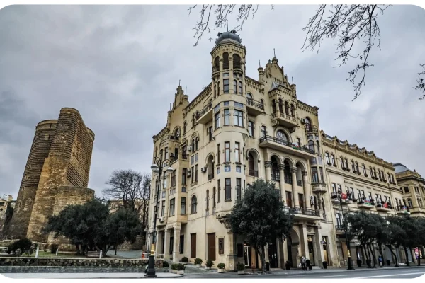 İsa bəy Hacınskinin sirli və ecazkar  malikanəsi, İsa bəy Hacınski