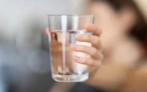 Один стакан, вода