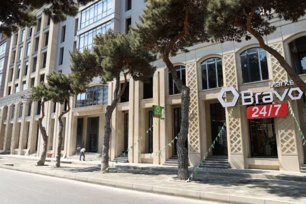 Bakıda qanunsuz parkinq, Qanunsuz parkinq, Nərimanov rayonu, İsmayıl Hidayətzadə küçəsi, Parkinq