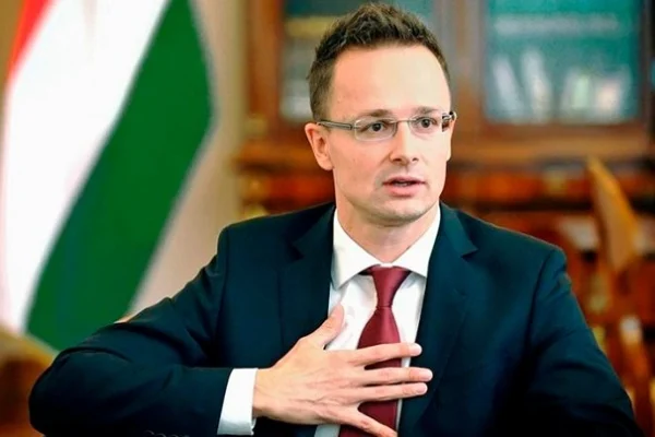 Peter Siyarto, Macarıstan, İran