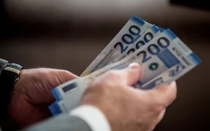 Bakıda orta əməkhaqqı, orta aylıq əməkhaqqı, əməkhaqqı, maaş, pul