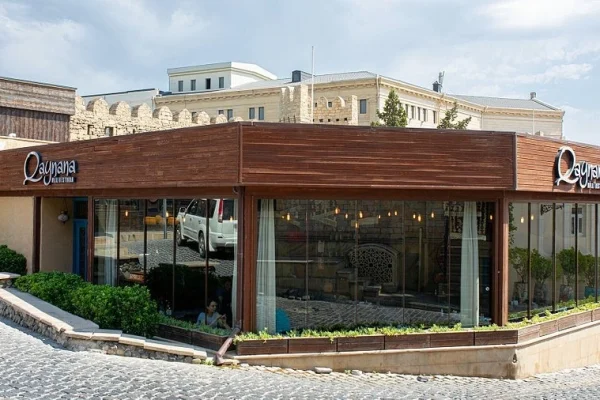 “Qaynana” restoranı, Restoran