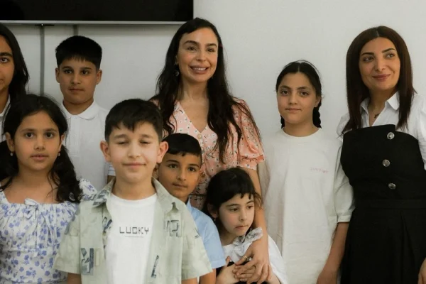 Xızı rayonuna səfər, Leyla Əliyeva, Arzu Əliyeva, Xızı rayonu, Giləzi qəsəbəsi