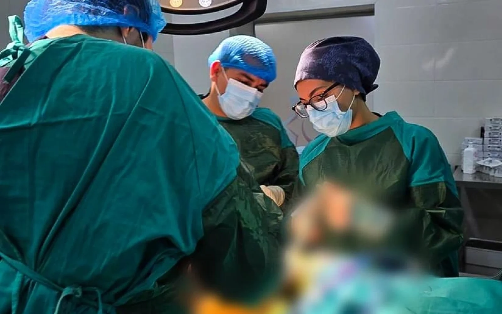 Süni oynağın qoyulması, Süni oynaq, Sabunçu Tibb Mərkəzi