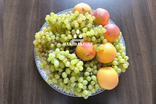 Şaftalı və üzüm, Şaftalı, Üzüm, Meyvə