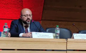 Süni intellektlə işləyən studiyalar, Süni intellekt, "İçərişəhər"