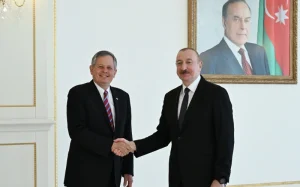 ABŞ Senatının Xarici Əlaqələr Komitəsinin üzvü, Stiv Deyns, ABŞ Senatı