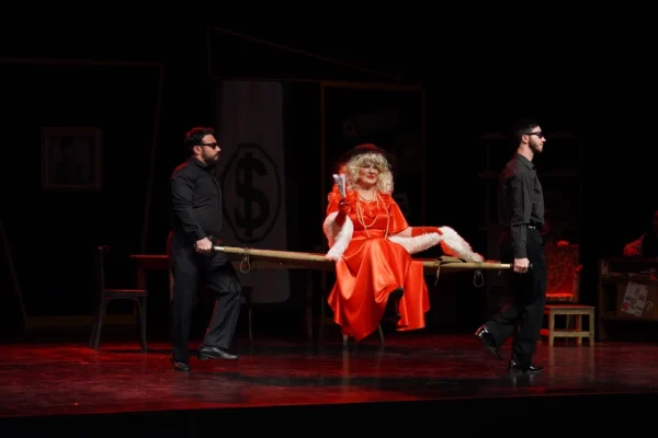 "Varlı qadın" tamaşası, Şəki Dövlət Dram Teatrı