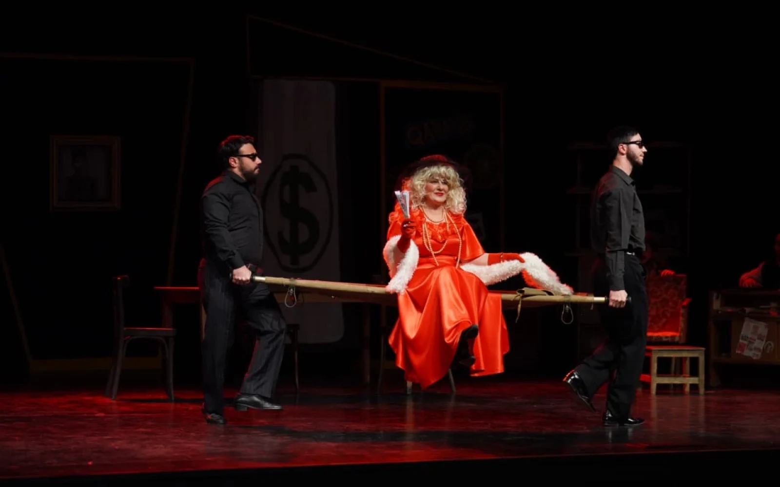 "Varlı qadın" tamaşası, Şəki Dövlət Dram Teatrı