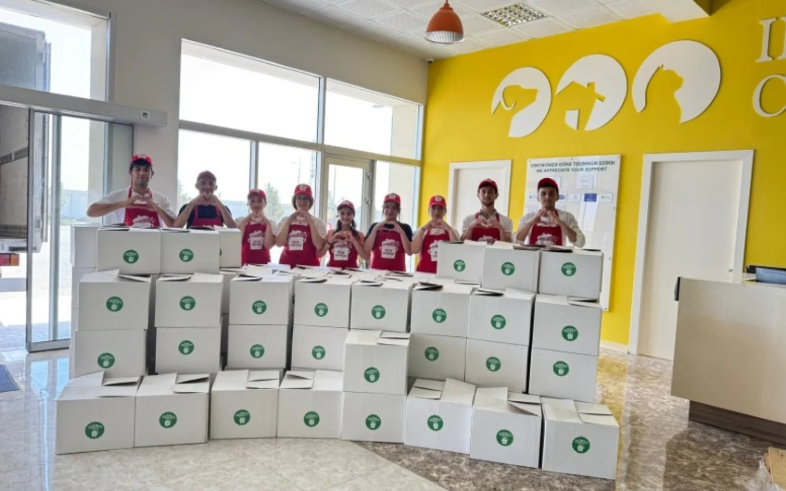 Yevlaxda ailələrə qurban payları, Qurban Bayramı, Qurban payı, Yevlax, Bizim Mətbəx, Leyla Əliyeva