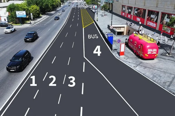 Fətəli xan Xoyski küçəsində 4 hərəkət zolağı, Fətəli xan Xoyski küçəsi, AYNA, yol, avtomobil zolağı