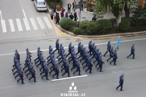 Hərbçilərin Zəfər yürüşü, Hərbçi, Zəfər Yürüşü