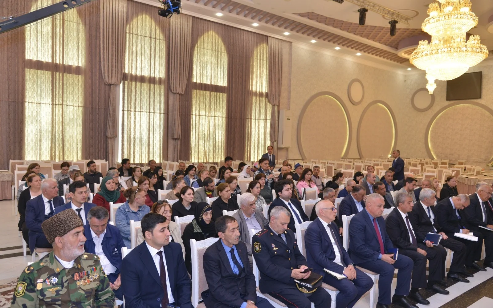 vətəndaşların problemləri dinlənilib